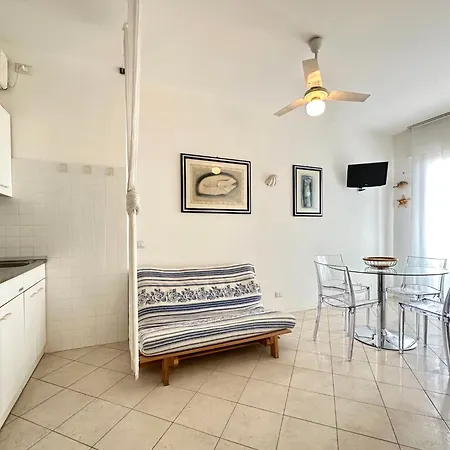 Db Con Piscina-carraro Immobiliare Jesolo-family Apartment