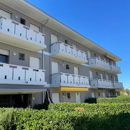 Db Con Piscina-carraro Immobiliare Jesolo-family Apartman